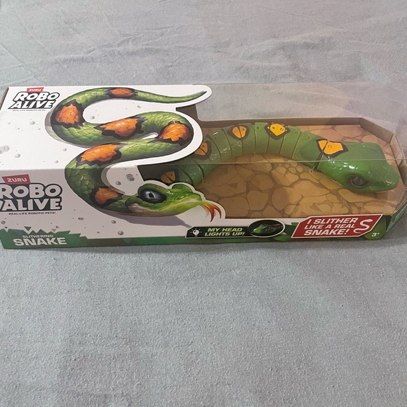 Robo Alive Green Snake Toy - Picture 3 of 4
